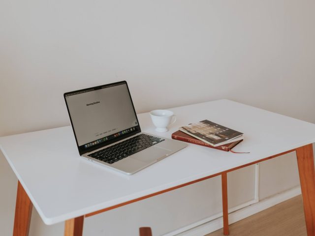 Comment Base44 simplifie le développement pour les TPE/PME