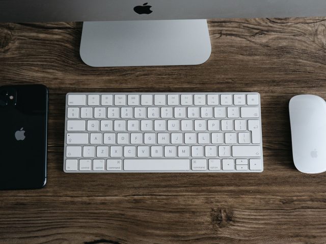 LinkedIn abandonne l’IA : quel impact sur votre contenu ?