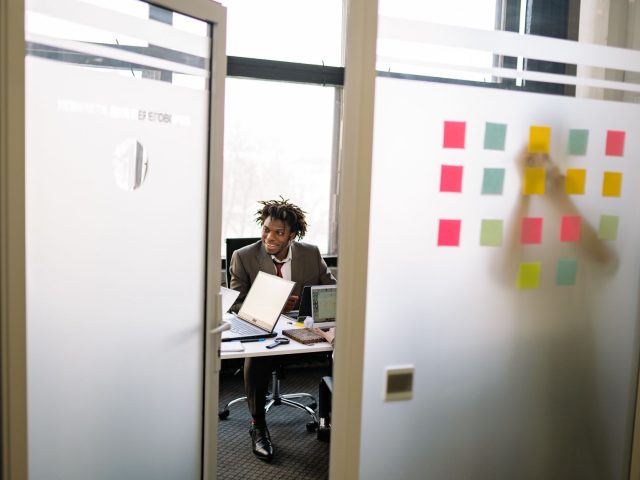 Améliorez l’interaction client avec GPT-Live-1 dans votre PME