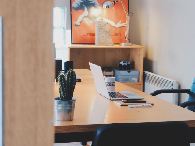 Identifier et Gérer les Contenus Générés par l’IA dans Votre Entreprise