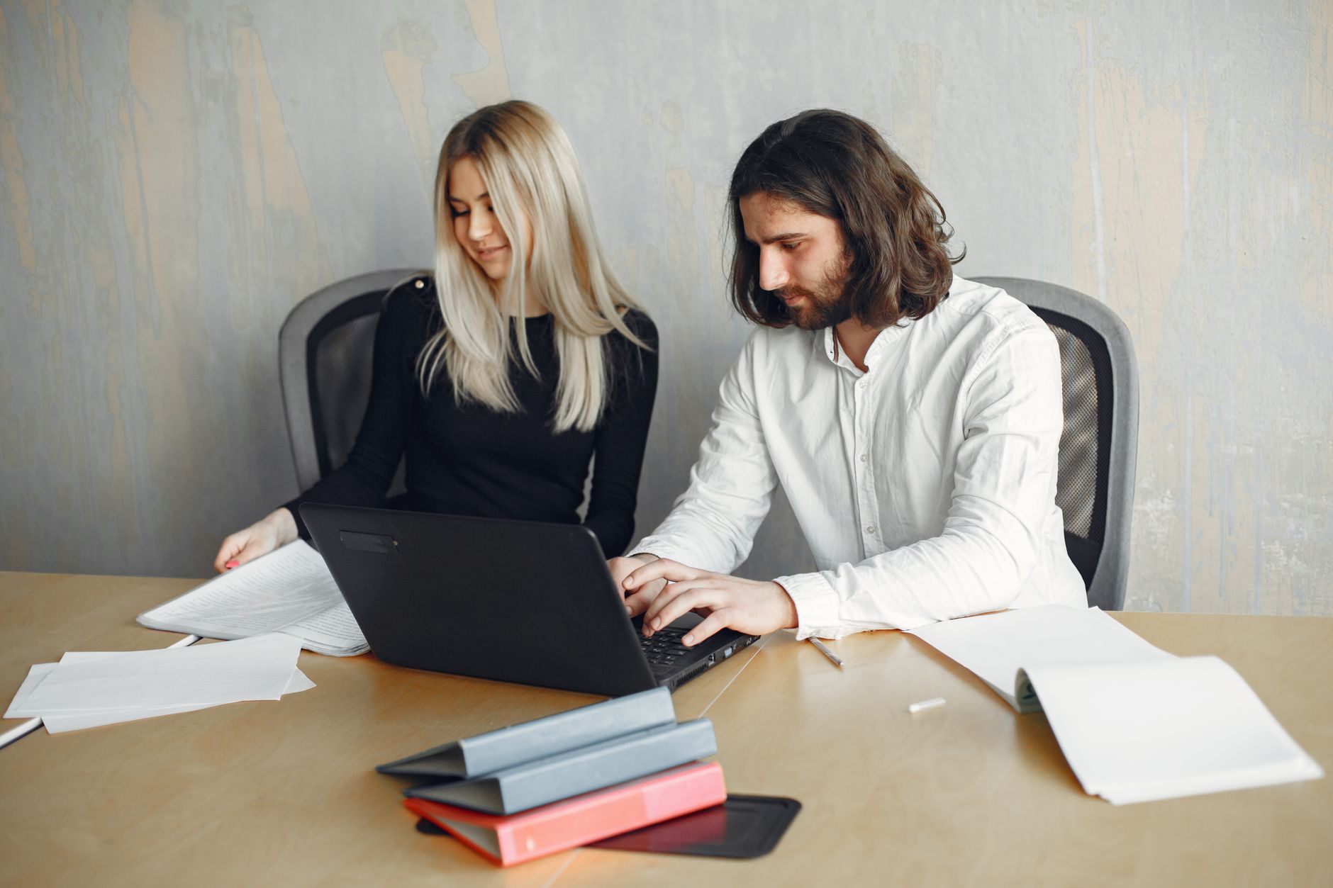 Surfer SEO ou Clearscope : lequel choisir pour optimiser le