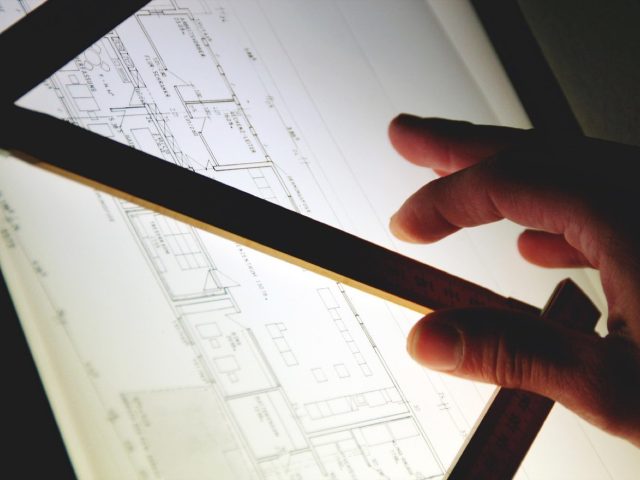 Freelance ou agence web : comment trancher pour votre site