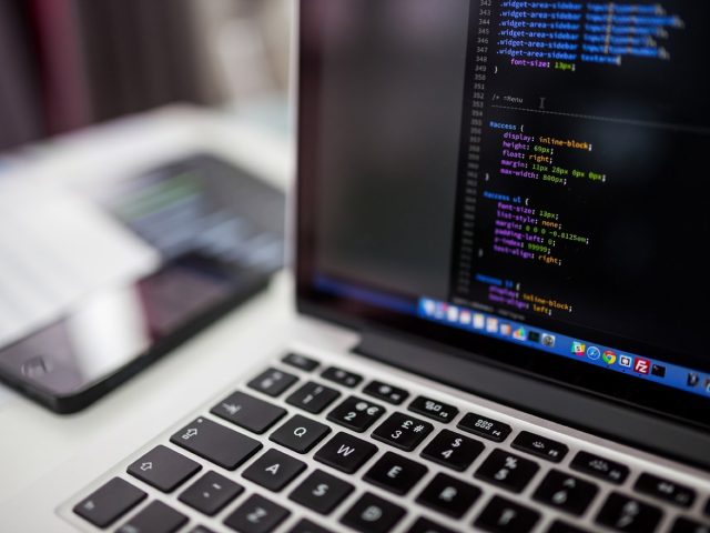 Avis Writesonic : plateforme IA pour rédaction et SEO