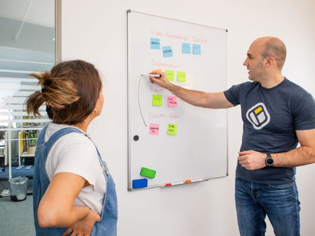 Marketing de contenu B2B : faire tenir ensemble SEO, outils IA et agen
