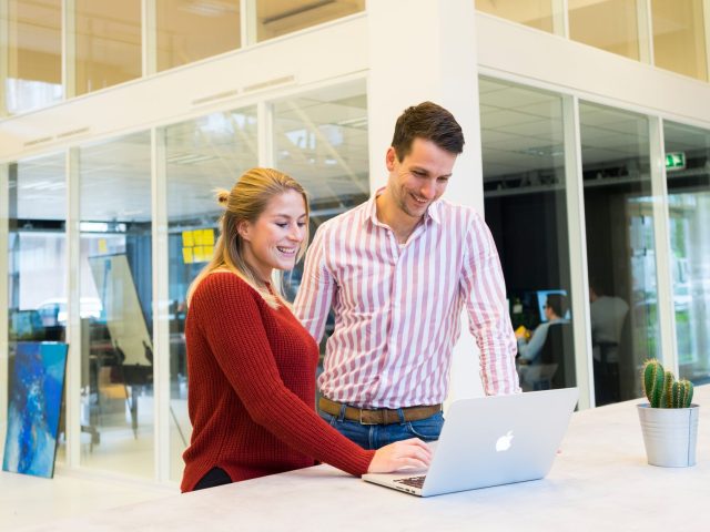 Freelance B2B : Comment l&rsquo;IA transforme la rédaction et booste les revenus