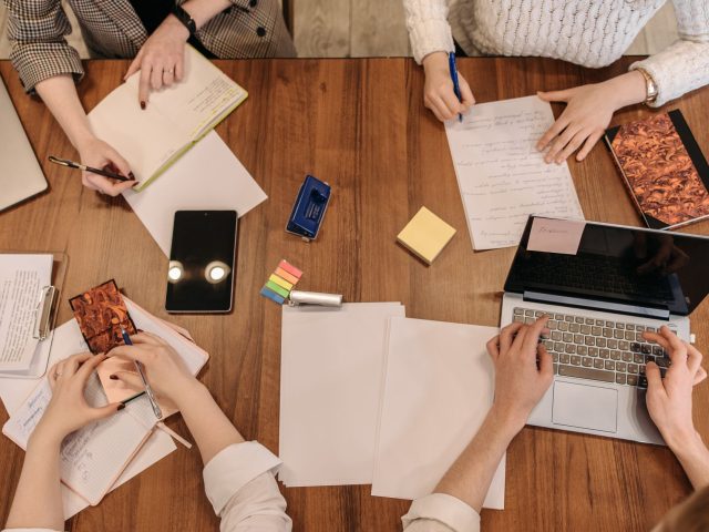 Maîtriser l&rsquo;écriture avec l&rsquo;IA : outils et astuces incontournables