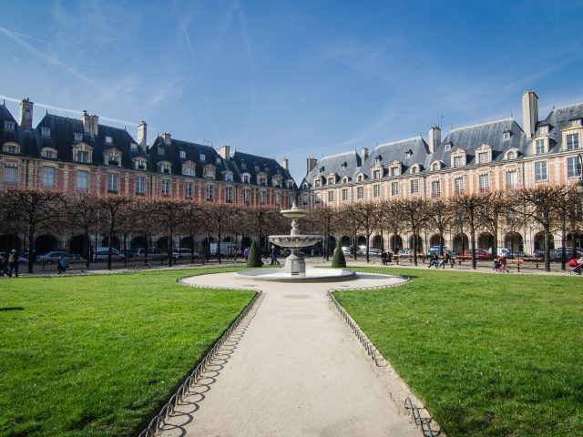 L’IA révolutionne le marketing de contenu : opportunités et défis