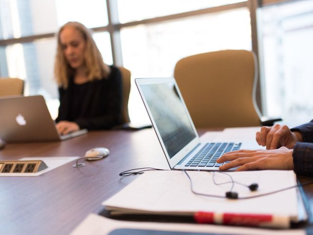 Découvrez les meilleures plateformes pour recruter des rédacteurs freelances