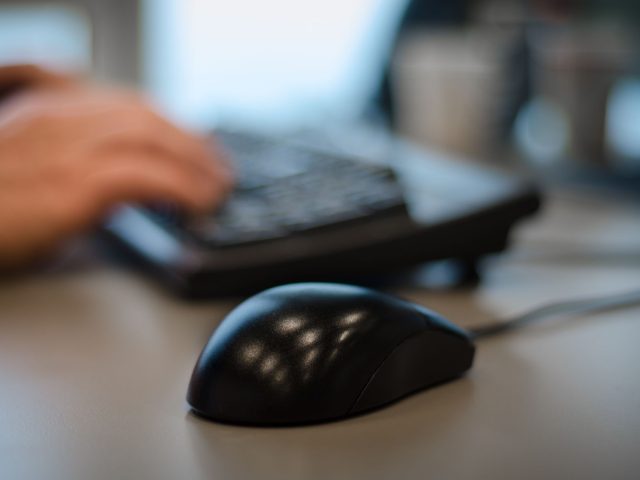 Et si Outlook devenait votre meilleur allié contre les fautes d’orthographe ?